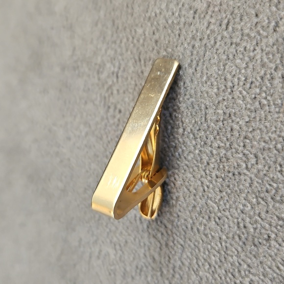 1/$5 or 3/$10 Vintage Men's Gold Tone Collar Tie Clip Clasp - Picture 1 of 7